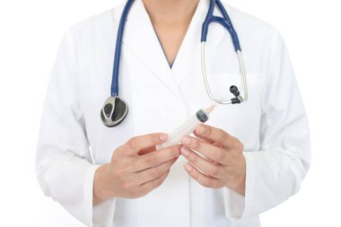 Kadın el enjeksiyon iğne tutarak