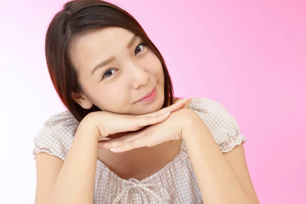 Atractiva Mujer Joven Asiática — Foto de Stock
