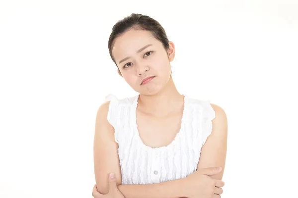 Ongemakkelijke Aziatische Vrouw Geïsoleerd Witte Achtergrond — Stockfoto