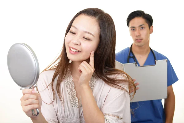 Médico Sonriente Paciente — Foto de Stock