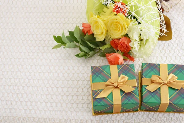 Hermoso Ramo Flores Cajas Regalo — Foto de Stock