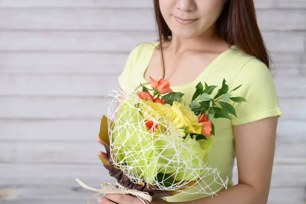 Woman Holding Flower Bouquet — Stock Photo, Image