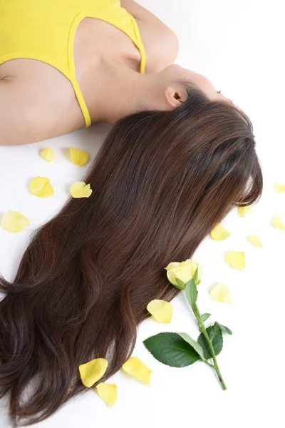 Frau Mit Schönen Langen Haaren — Stockfoto