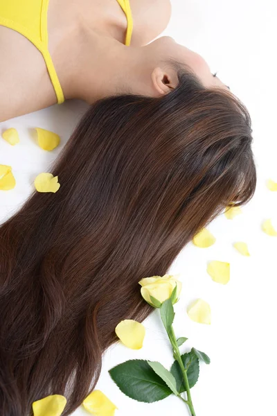 Mulher Com Cabelo Longo Bonito — Fotografia de Stock