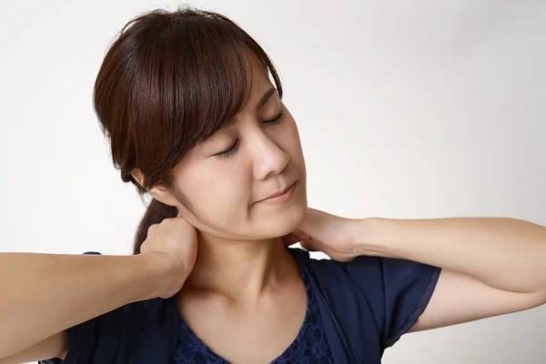 Woman Who Has Shoulder Pain — Stock Photo, Image