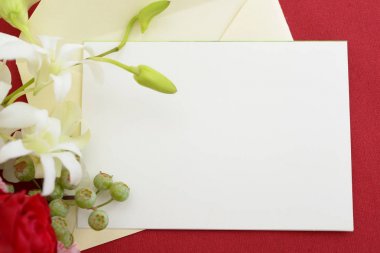 Tablodaki zarf ve kart