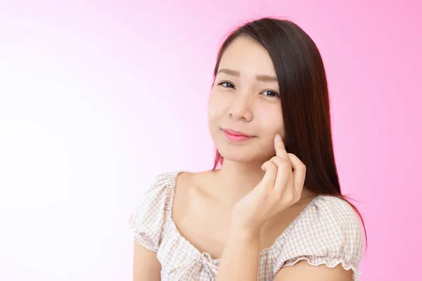 Hermosa Joven Sonriendo —  Fotos de Stock