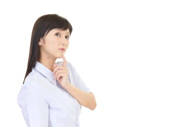 Kadın sorunları hakkında düşünceli arıyor