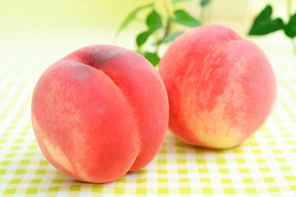 Frisches Obst Auf Dem Esstisch — Stockfoto