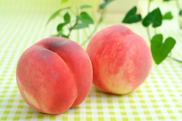 Frisches Obst Auf Dem Esstisch — Stockfoto