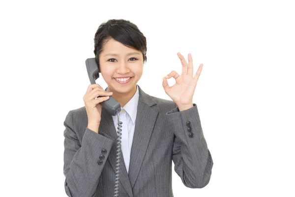 Uma Bela Senhora Escritório Falando Telefone — Fotografia de Stock