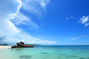 Güzel deniz ve gökyüzü Okinawa