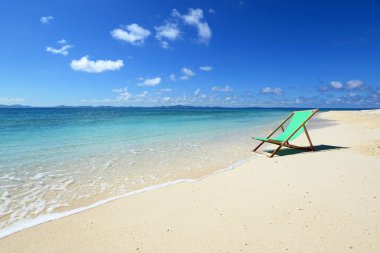 Mavi gökyüzü ve Okinawa Denizi