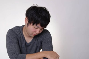 Asyalı adam depresyon