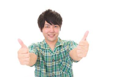 Gülümseyen Asya adam pijamaları