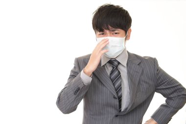 Adam kötü durumda gribi sahip