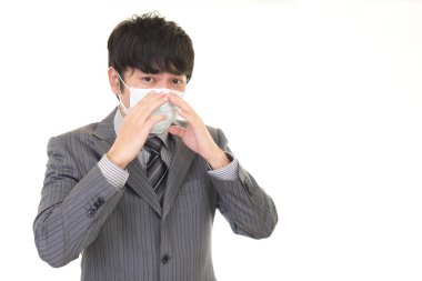 Adam kötü durumda gribi sahip