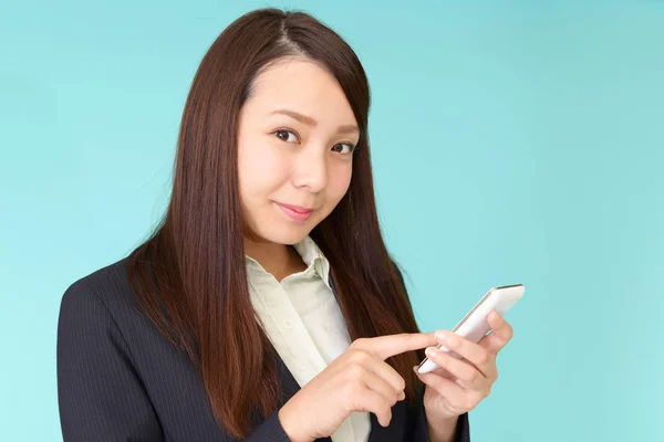 Geschäftsfrau Mit Smartphone — Stockfoto