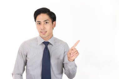 Asya işadamı izole üzerinde beyaz arka plan işaret