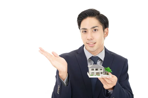 Empresário Asiático Segurando Modelo Habitação — Fotografia de Stock