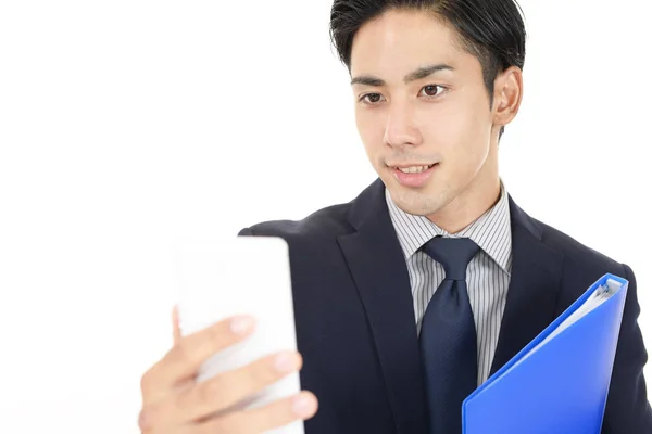 Hombre Negocios Mirando Teléfono Inteligente — Foto de Stock