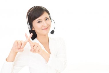 Çağrı merkezi operatörü yasaklayan jest gösteren