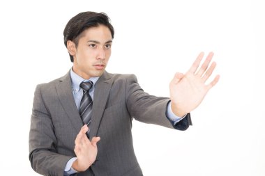 Bir karate kata eğitmeni.