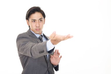 Bir karate kata eğitmeni.