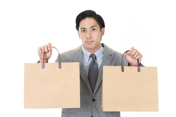 紙の買い物袋を持つアジア人男性 — ストック写真