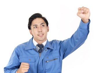 Asyalı işçi başarının tadını çıkarıyor