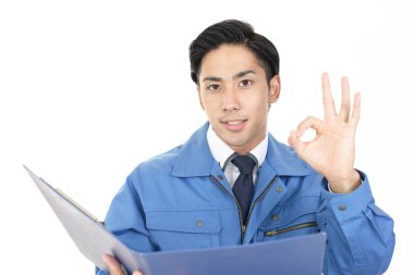 Asyalı işçi başarının tadını çıkarıyor