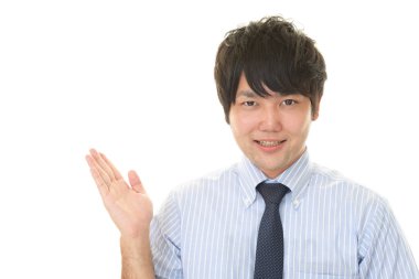 İş adamı yolu gösterir.