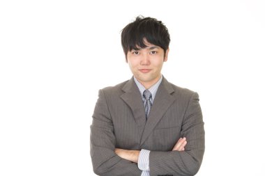 Asyalı işadamı kollarını kavuşturdu.