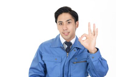 Asyalı işçi başarının tadını çıkarıyor