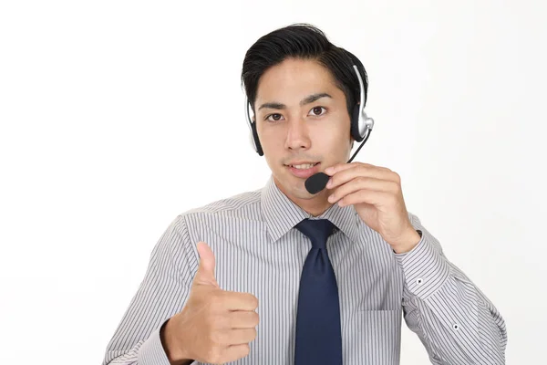 Azji Operator Telefoniczny Pokazując Kciuki Górę Znak — Zdjęcie stockowe