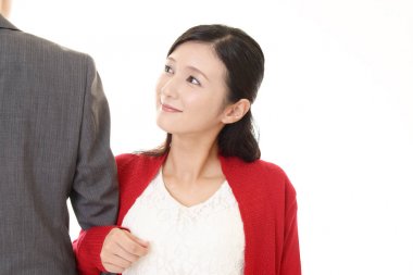 genç bir çift beyaz zemin üzerine izole portresi