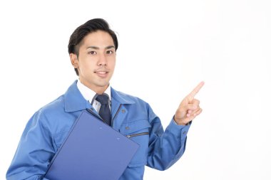 İzole üzerinde beyaz arka plan gösteren Asyalı işçi