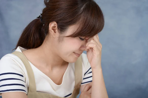 Mujer Asiática Siente Cansada Estresada —  Fotos de Stock