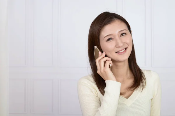 Woman Who Talking Smart Phone — Stock Photo, Image