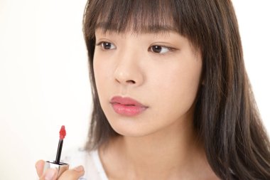 Güzel bir genç kadın olarak makyaj