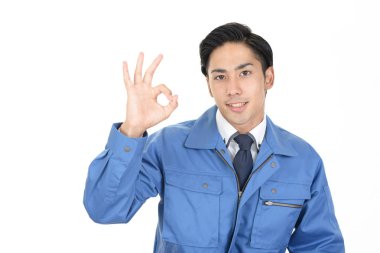 Asyalı işçi başarının tadını çıkarıyor