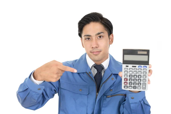 Sourire Travailleur Asiatique Avec Une Calculatrice — Photo