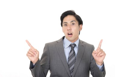 İşadamı parmaklarıyla işaret ediyor