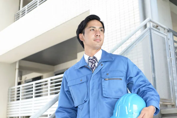Lächelnder Asiatischer Arbeiter Blauer Uniform — Stockfoto