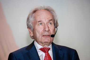 Moskova, Rusya - 20 Haziran 2013: Kafa Scheer yönetim şirketi Moskova, Rusya üzerinde 20 Haziran 2013 misyonu mümkün toplantısında Ağustos-Wilhelm Scheer yapmak konuşma