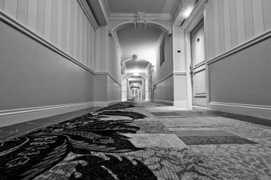 Perspektif Otel koridor görünümü halı ve tarihimizin satırı ile