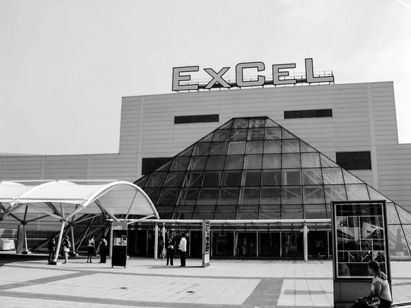 London Sept 2004 People Entrance International Exhibitions Convention Centre Excel — Stock Photo, Image