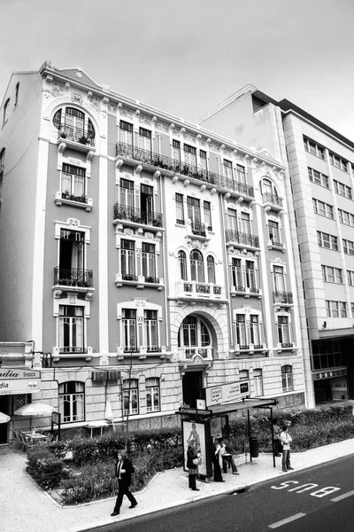 LISBOA, PORTUGAL - 07 DE MAYO DE 2008: Edificio con elementos de estilo arquitectónico Art Nouveau en Lisboa, Portugal el 07 de mayo de 2008 —  Fotos de Stock