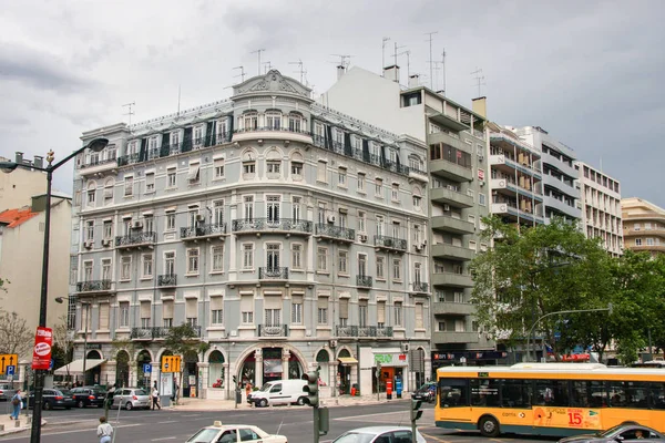 LISBOA, PORTUGAL - 07 DE MAYO DE 2008: Edificio con elementos de estilo arquitectónico Art Nouveau en Lisboa, Portugal el 07 de mayo de 2008 —  Fotos de Stock