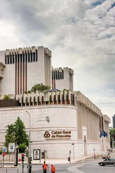 Lissabon, Portugal - 7 maj 2008: Högkvarter av Caixa Geral de Depositos portugisiska statligt ägda Bank corporation i Lissabon den 7 maj 2008. Det är den största banken i Portugal — Stockfoto